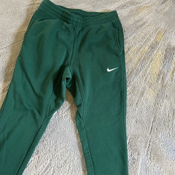 Nike Sportswear Club Fleece Joggers pull on green sweatpants medium - Picture 3 of 12